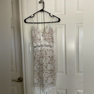 Love this dress! Super cute and perfect for graduations/bridal wear